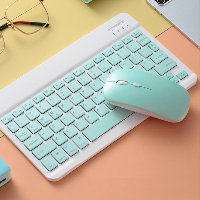Ultra-Slim Bluetooth Keyboard  - огляд і ціна Desk Setup Ipad
