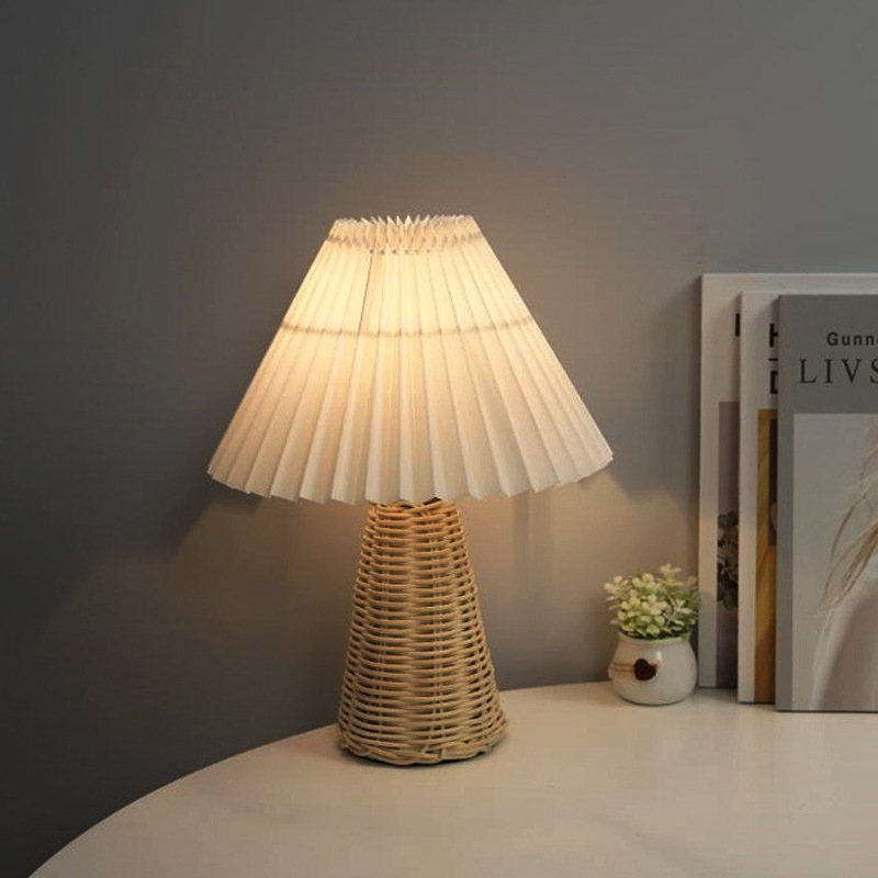 European Bedroom Table Lamp Be - огляд і ціна Desk Setup Vintage