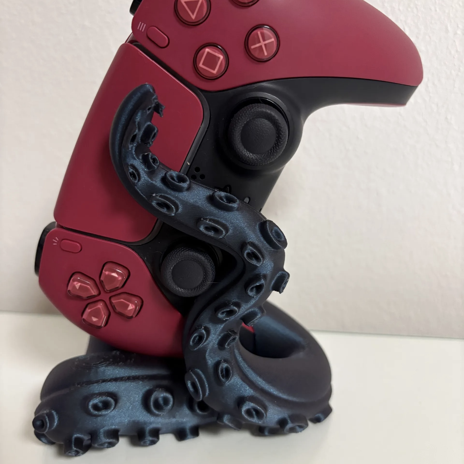 3D Printed Octopus Game Contro - огляд і ціна Desk Setup Ps5