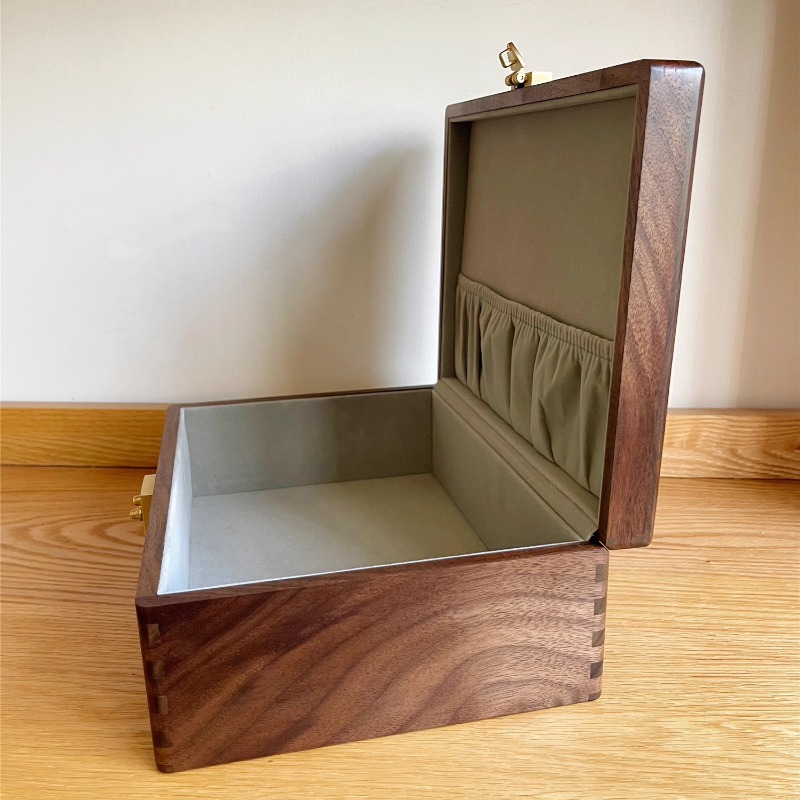 Walnut Wood Jewelry Box with L - огляд і ціна Korean Desk Setup